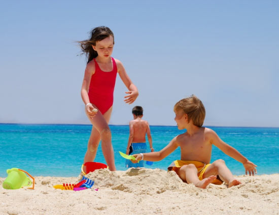 Kinder am Strand